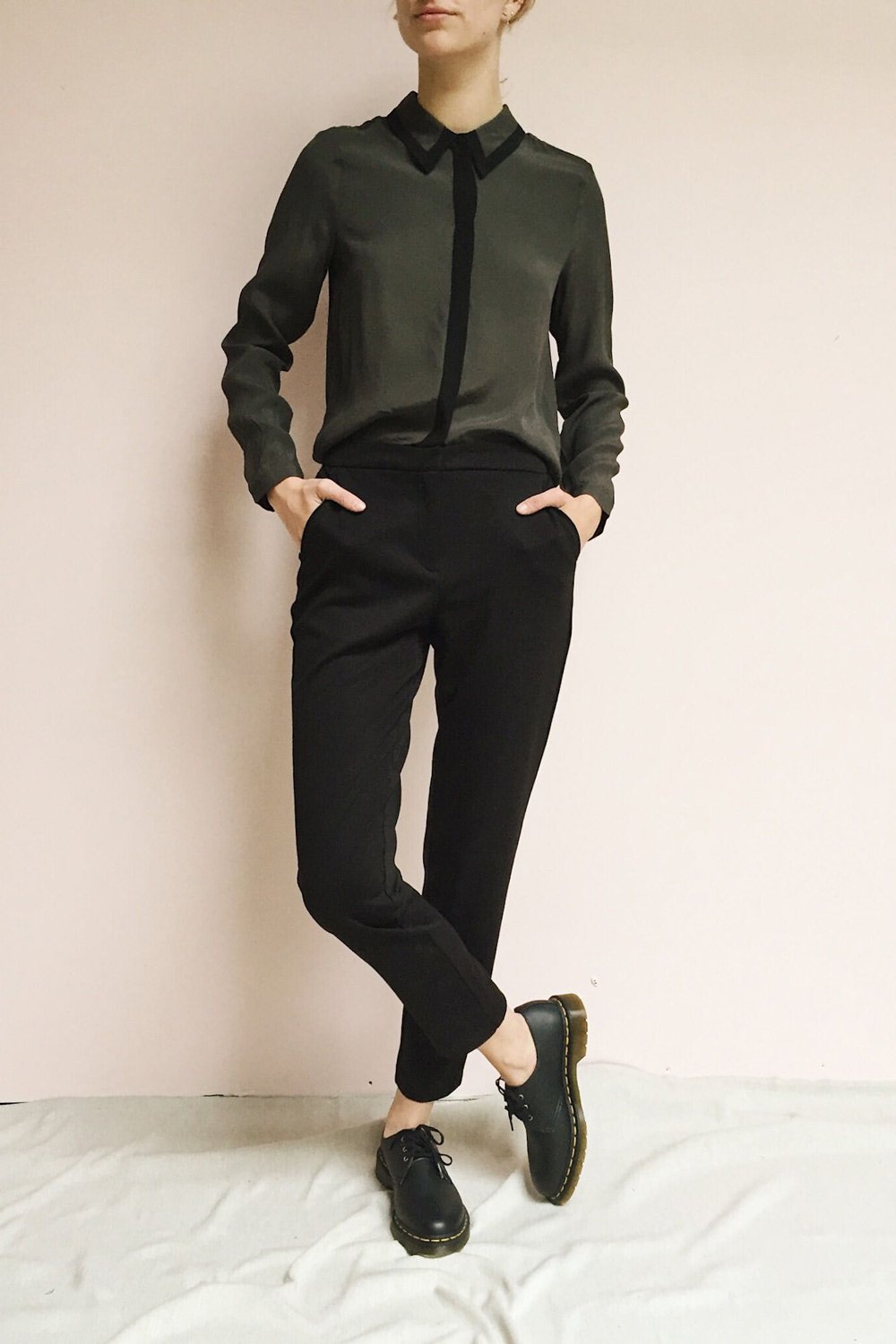 Godelieve Black Pants | Pantalon | La Petite Garçonne on model