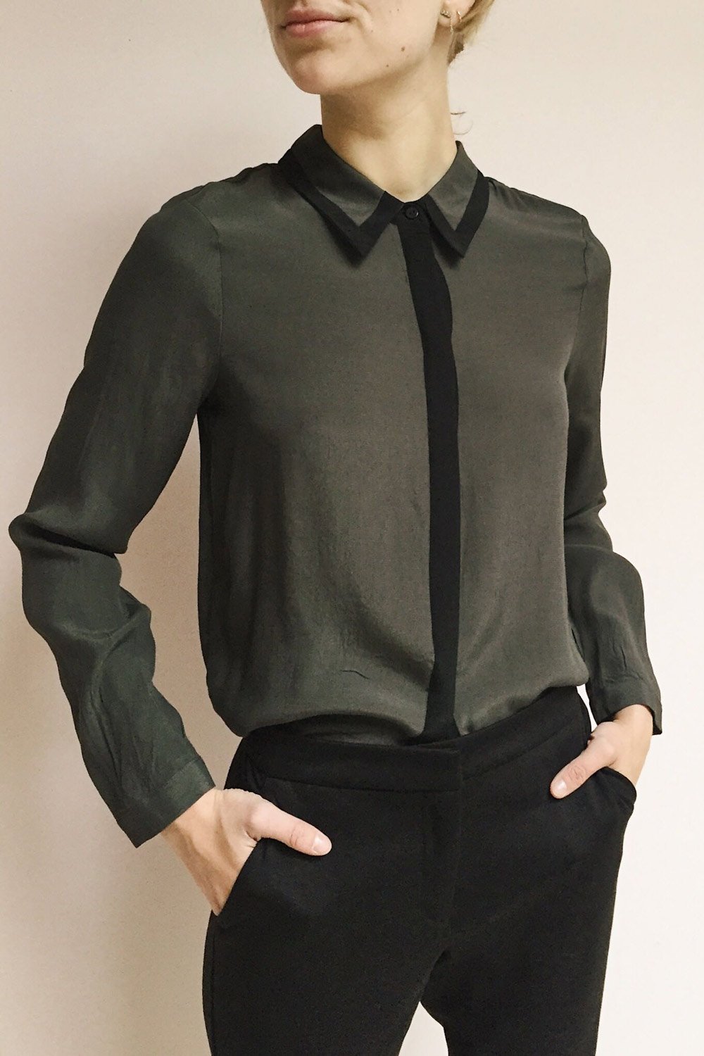 Nataf Dark Grey Blouse | Chemisier | La Petite Garçonne | model close up