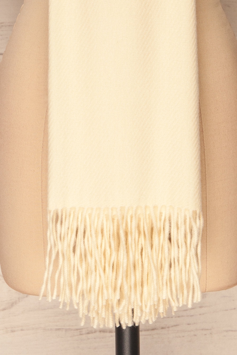 Neige Doree Beige Soft Knitted Scarf | La petite garçonne details