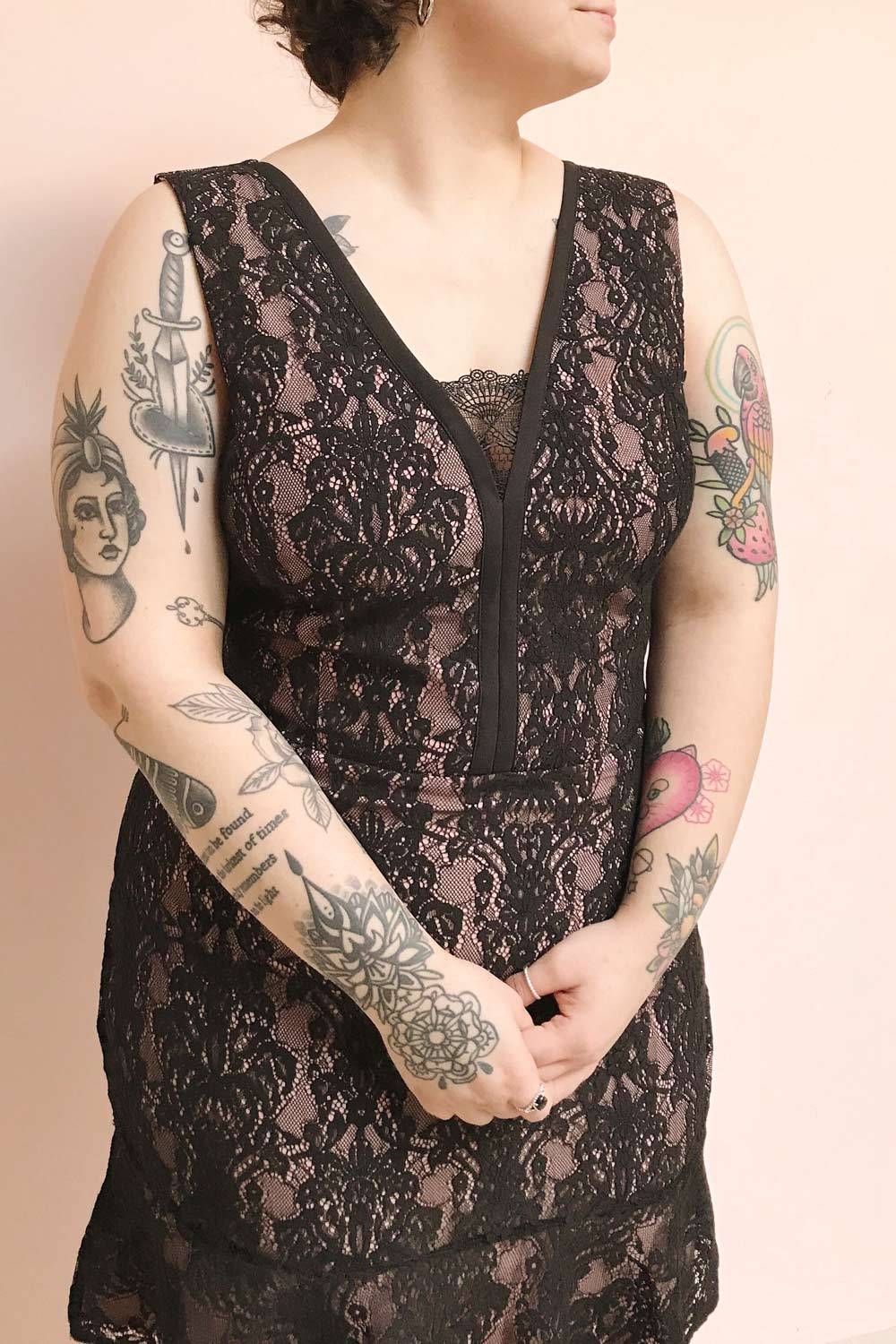 Nirvelli Black Lace Dress | Robe Cocktail | Boutique 1861 model close up