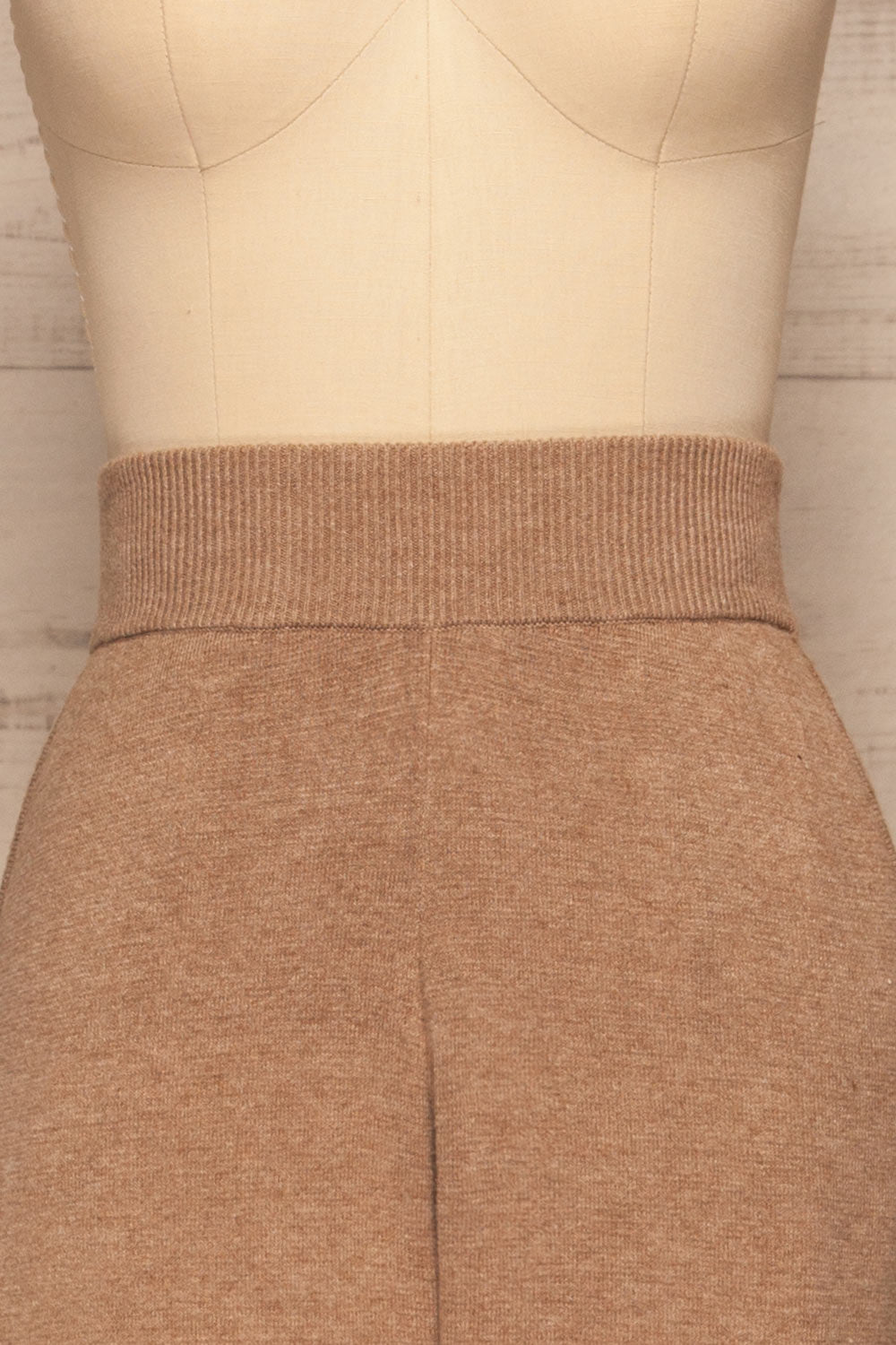 Ostrow Taupe Knitted Joggers w/ Pockets | La petite garçonne front close up