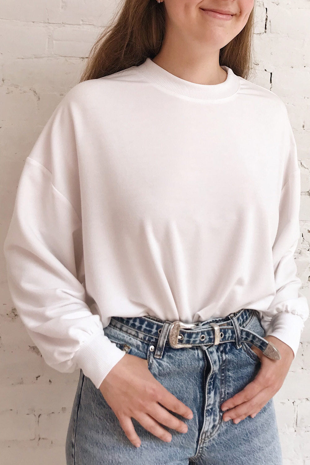 Pasklek White Long Sleeve Crop Top | La petite garçonne on model