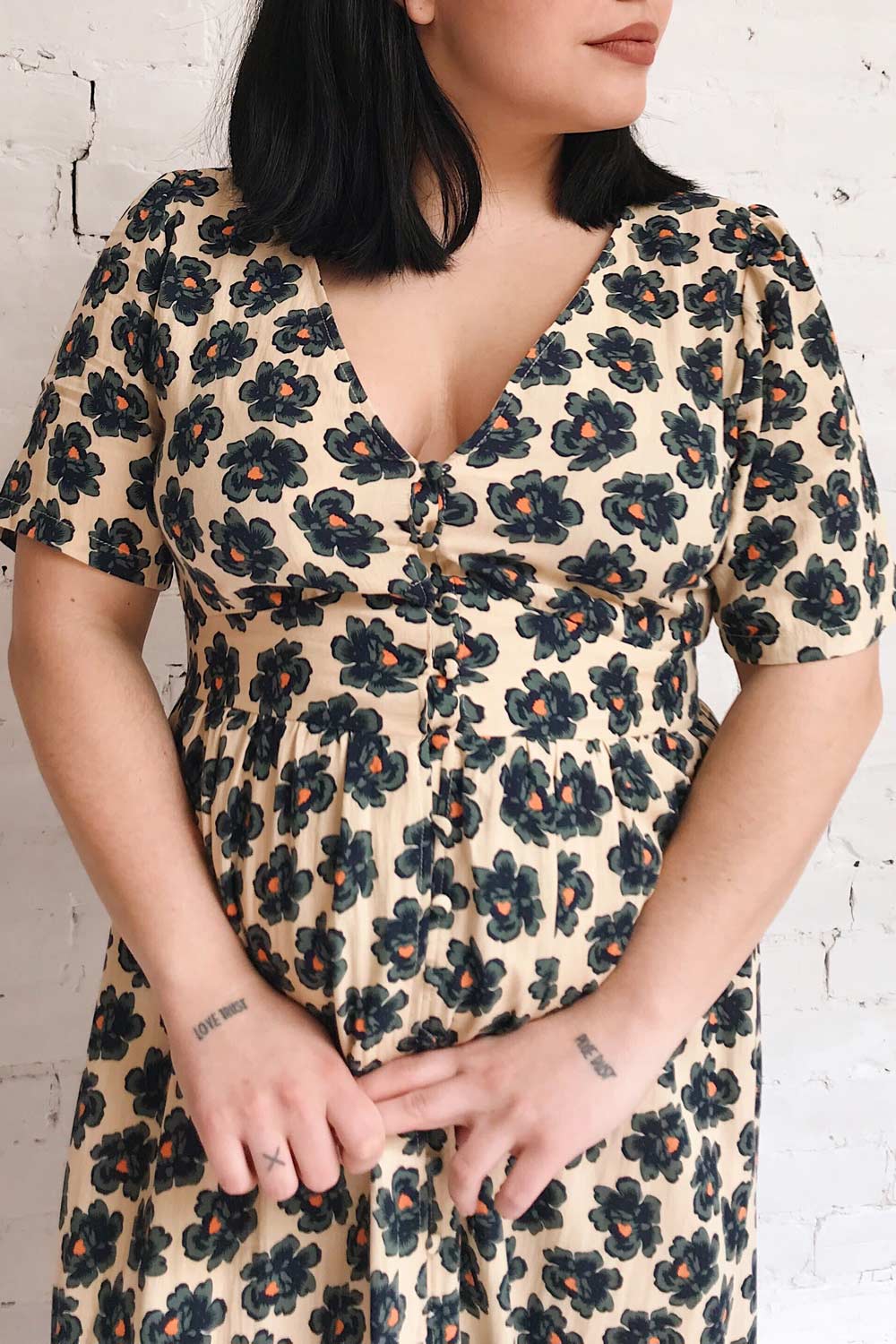 Pavlova Sand Floral Midi Summer Dress | La petite garçonne model close up