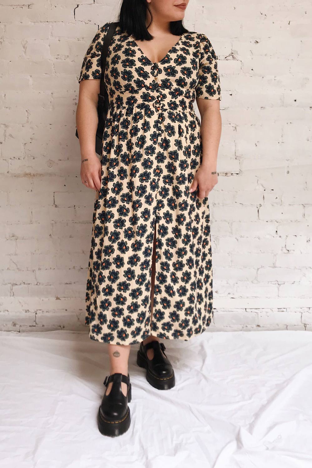 Pavlova Sand Floral Midi Summer Dress | La petite garçonne model look