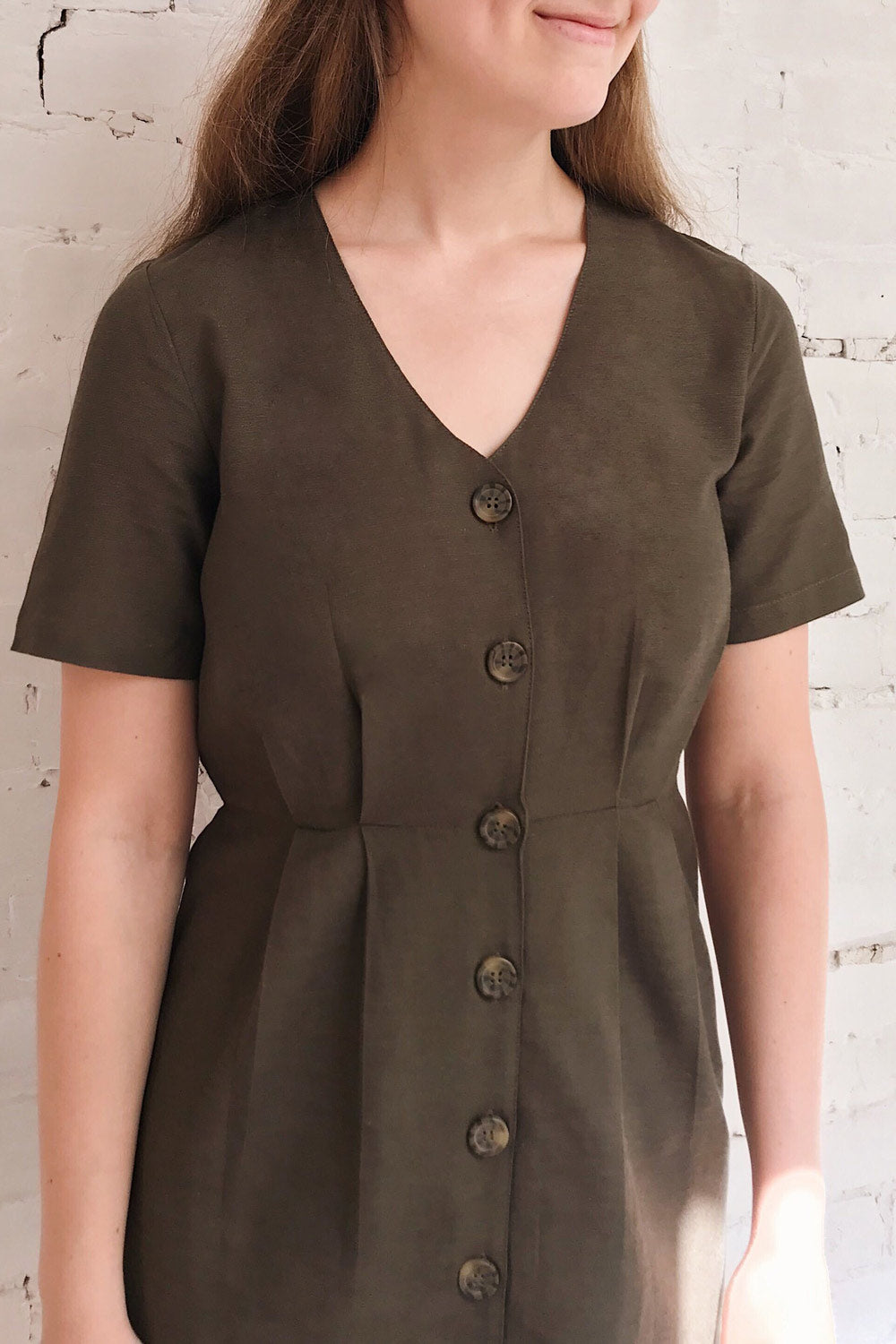 Penza Green Short Sleeve Dress | La petite garçonne on model