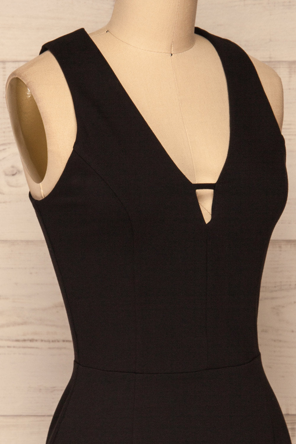 Perpignan Black Fitted Cocktail Dress | La Petite Garçonne side close-up