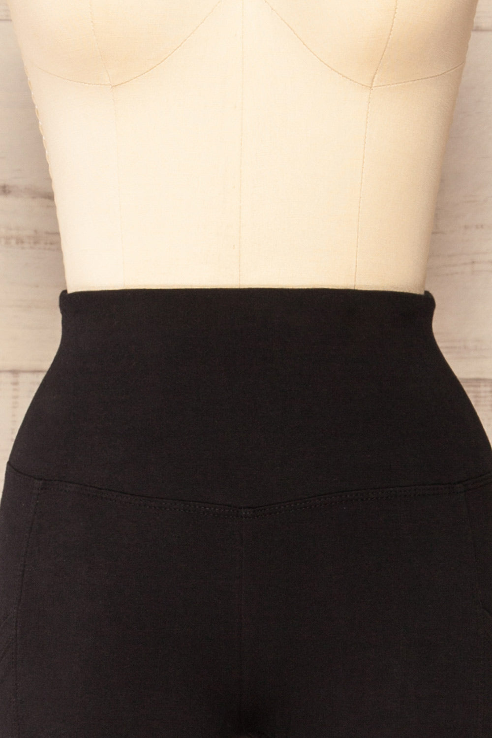 Putignano Black High-Waisted Leggings | La petite garçonne front close-up
