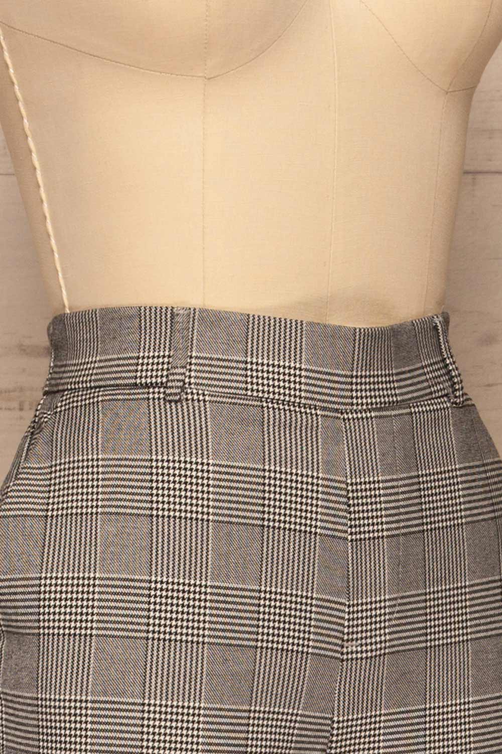 Ronhee Grey Plaid Straight Leg Pants | La petite garçonne side close-up