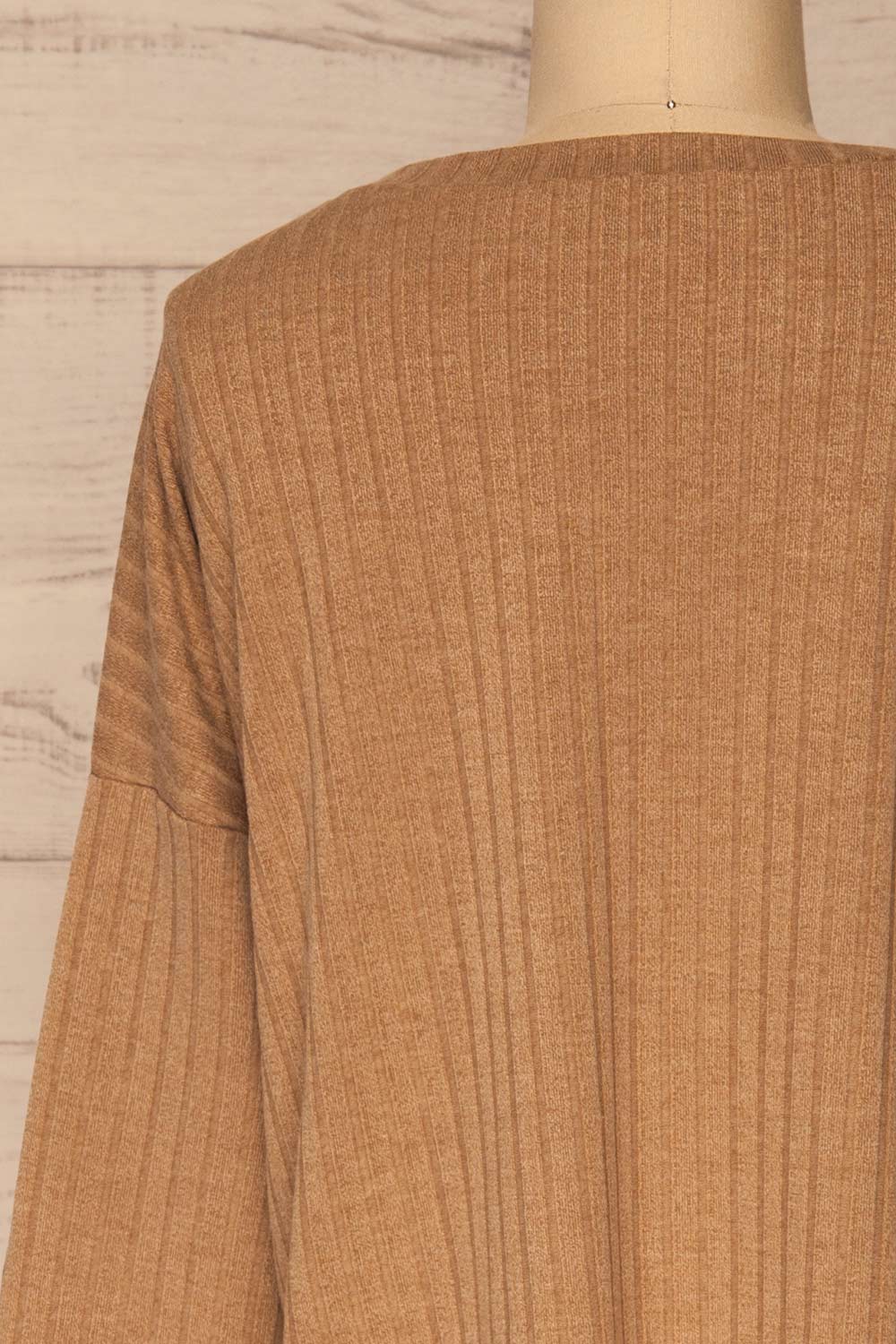 Set Shelyza Taupe Crop Top & Pants | La petite garçonne back top close-up