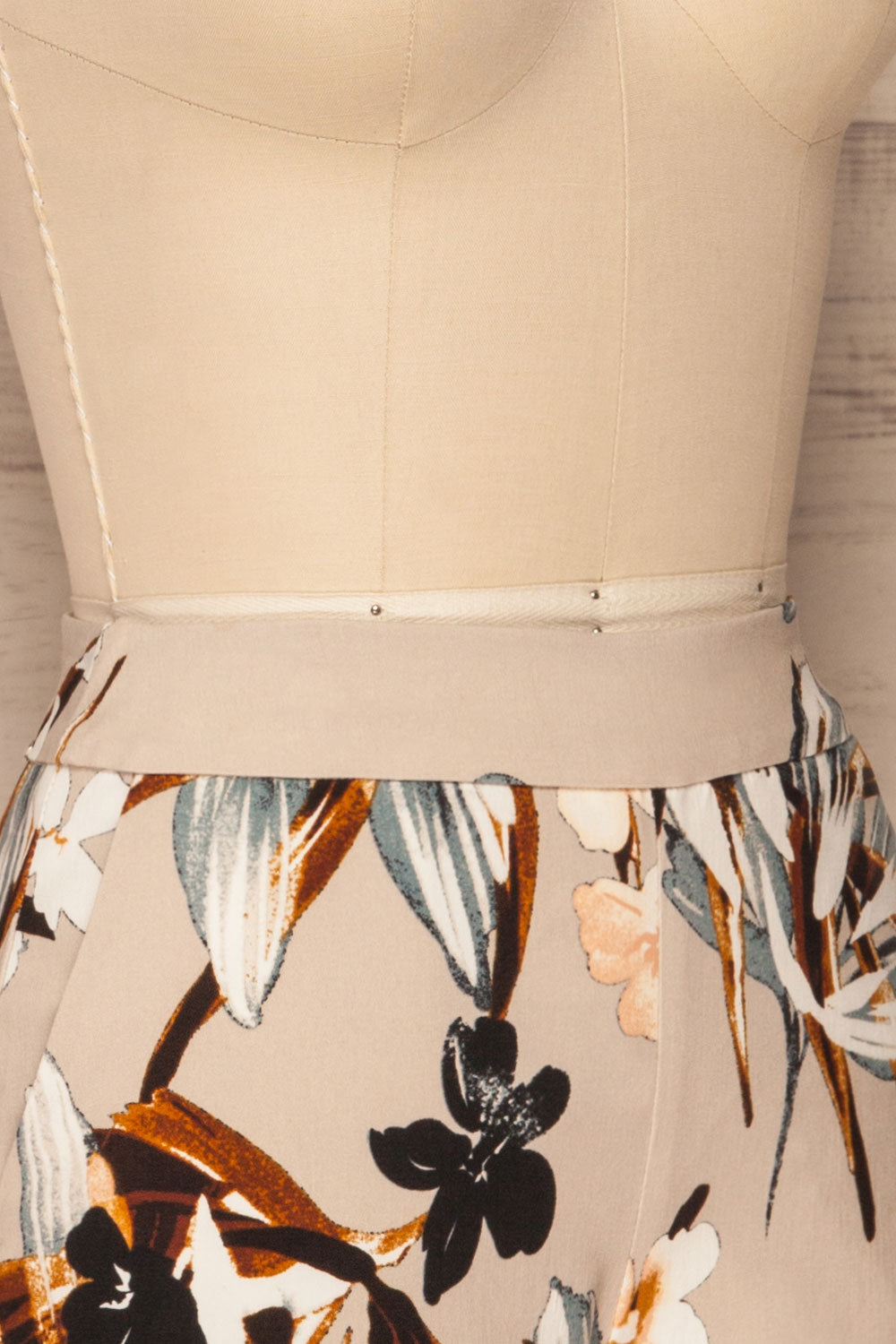 Salerno Beige Floral Shorts w/ Pockets | La petite garçonne side close-up