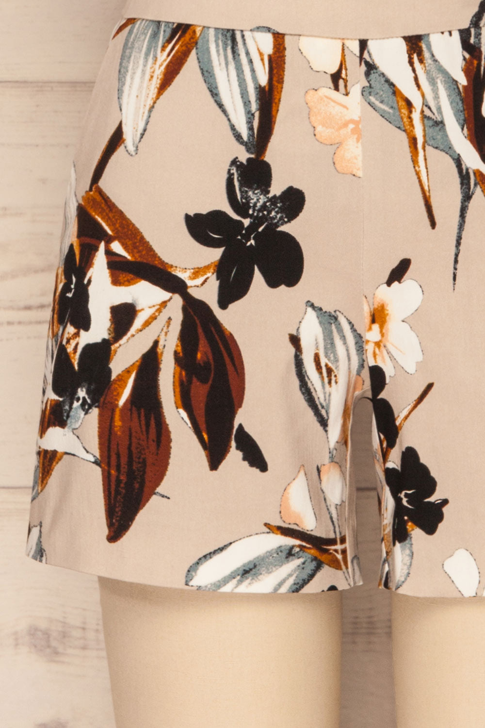 Salerno Beige Floral Shorts w/ Pockets | La petite garçonne bottom