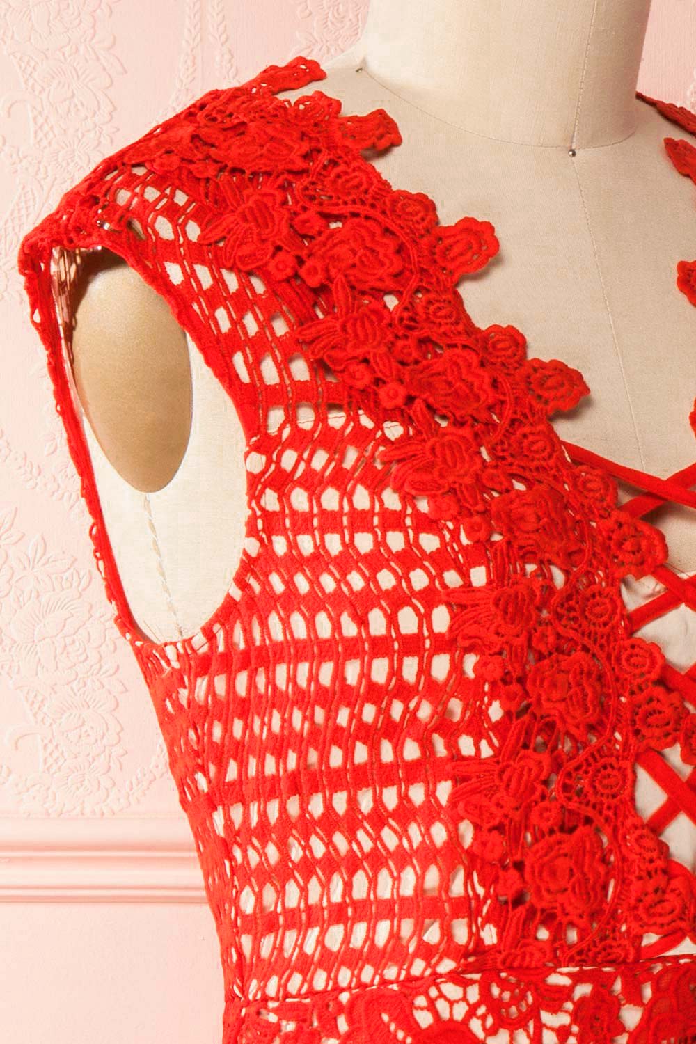 Sareh Fire Red Lace Fitted Plus Size Cocktail Dress | Boutique 1861