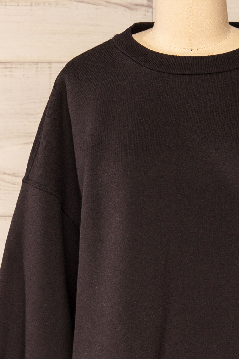 Set Luqa Black Sweater & Joggers Set | La petite garçonne top front close-up