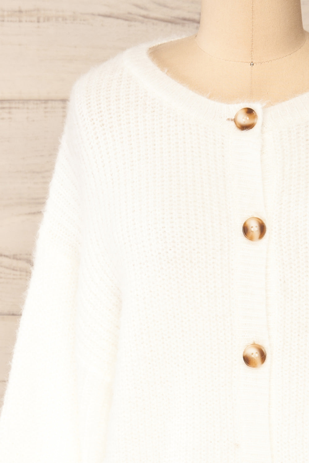 Set Akja Ivory Fuzzy Caridgan & Cami Set | La petite garçonne front close-up