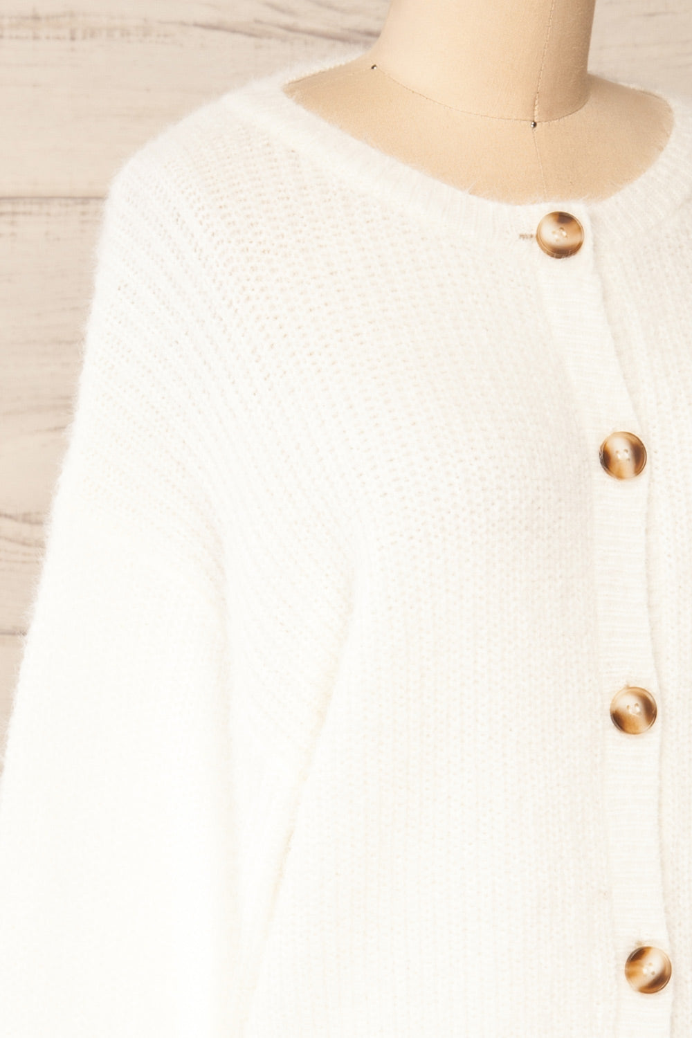 Set Akja Ivory Fuzzy Caridgan & Cami Set | La petite garçonne side close-up