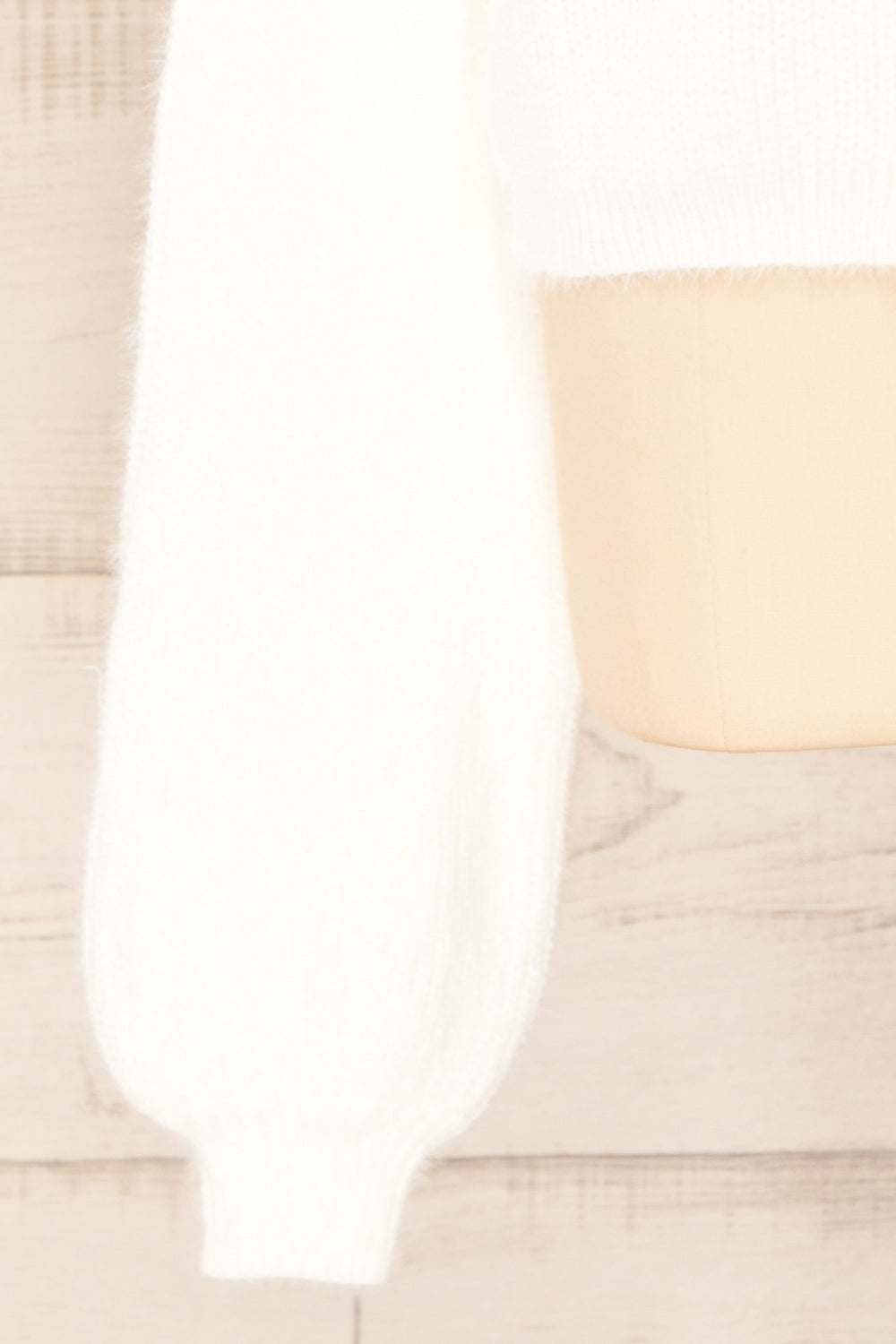 Set Akja Ivory Fuzzy Caridgan & Cami Set | La petite garçonne bottom