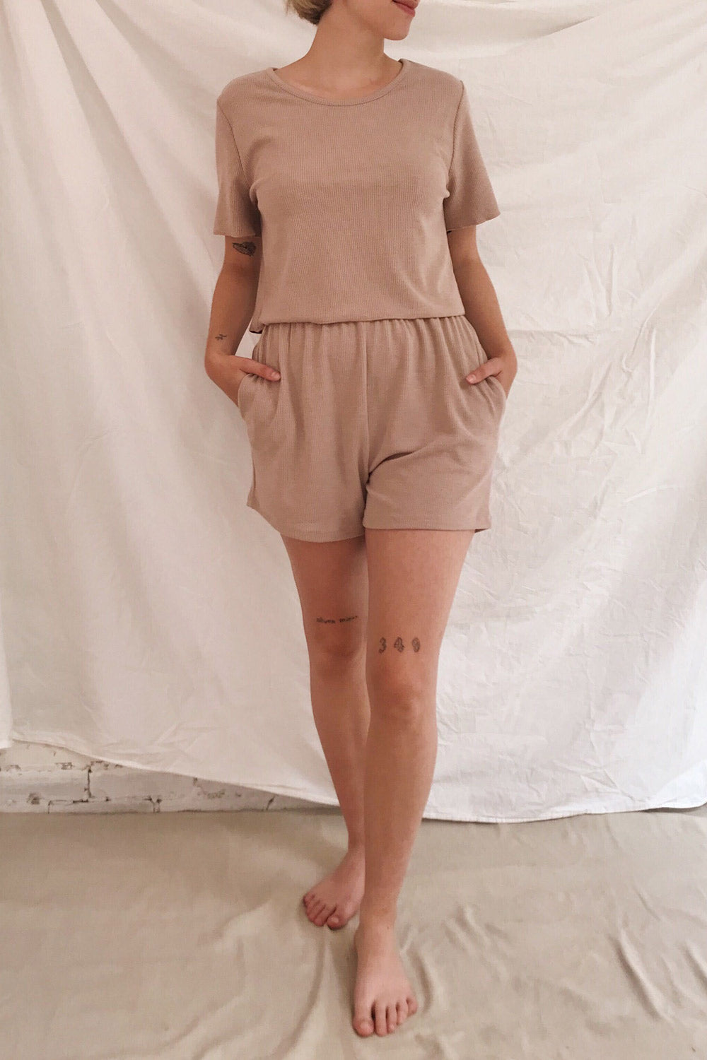 Set Beja Taupe T-Shirt & Shorts Set | La petite garçonne model look