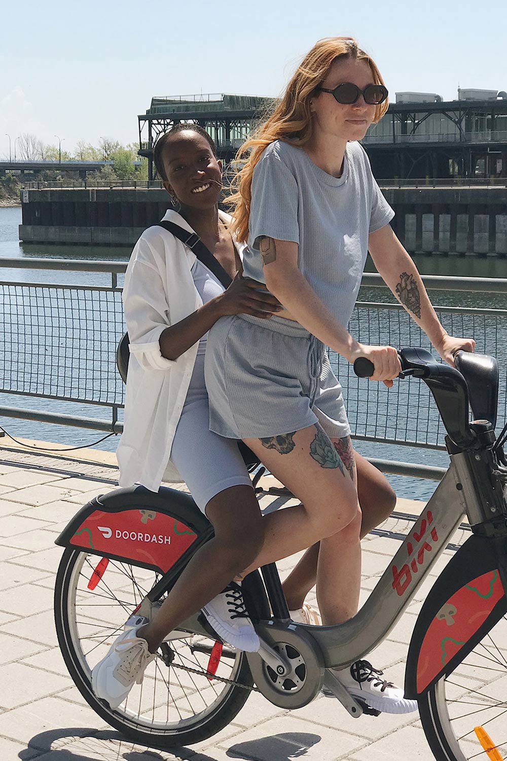 Set Dignes Pink Ribbed T-Shirt & Shorts | La petite garçonne model bike