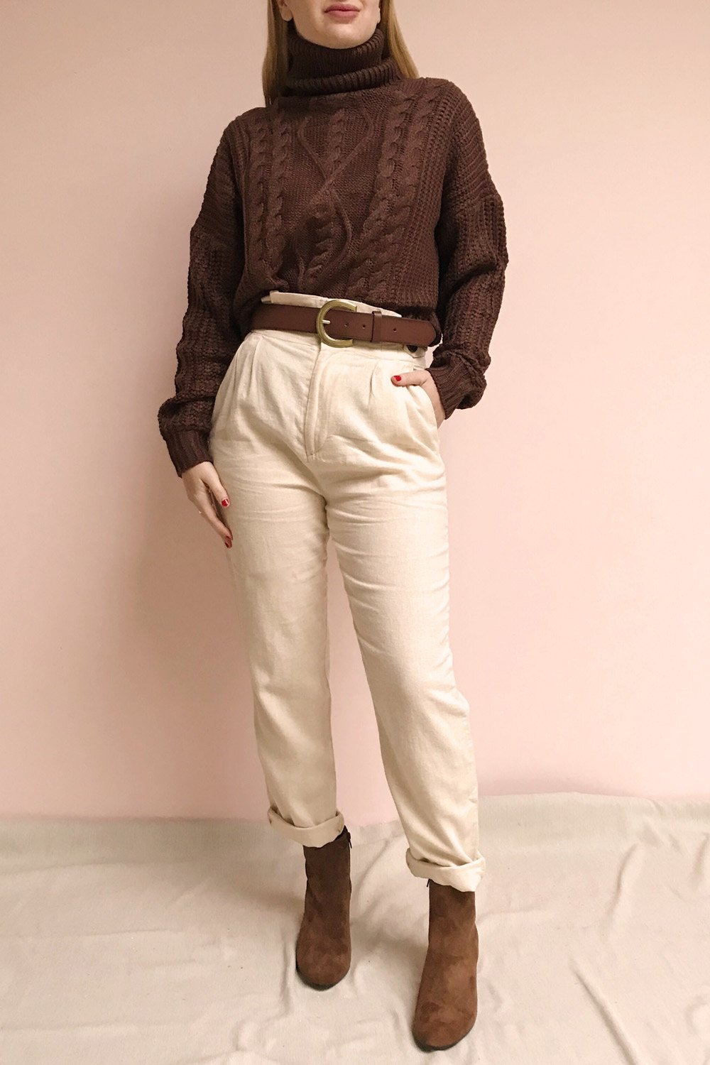 Eidbugten Beige Straight Leg Linen Pants | La petite garçonne on model