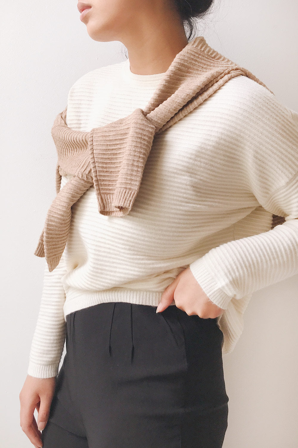 Knares Pink Round Collar Ribbed Sweater | La petite garçonne model