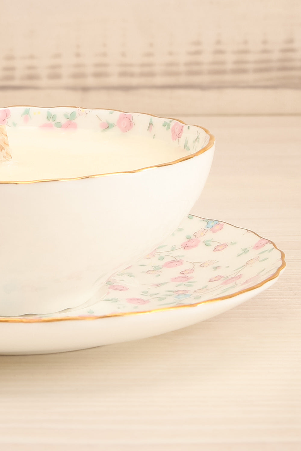 Teacup Candle Rice Flower | La petite garçonne close-up