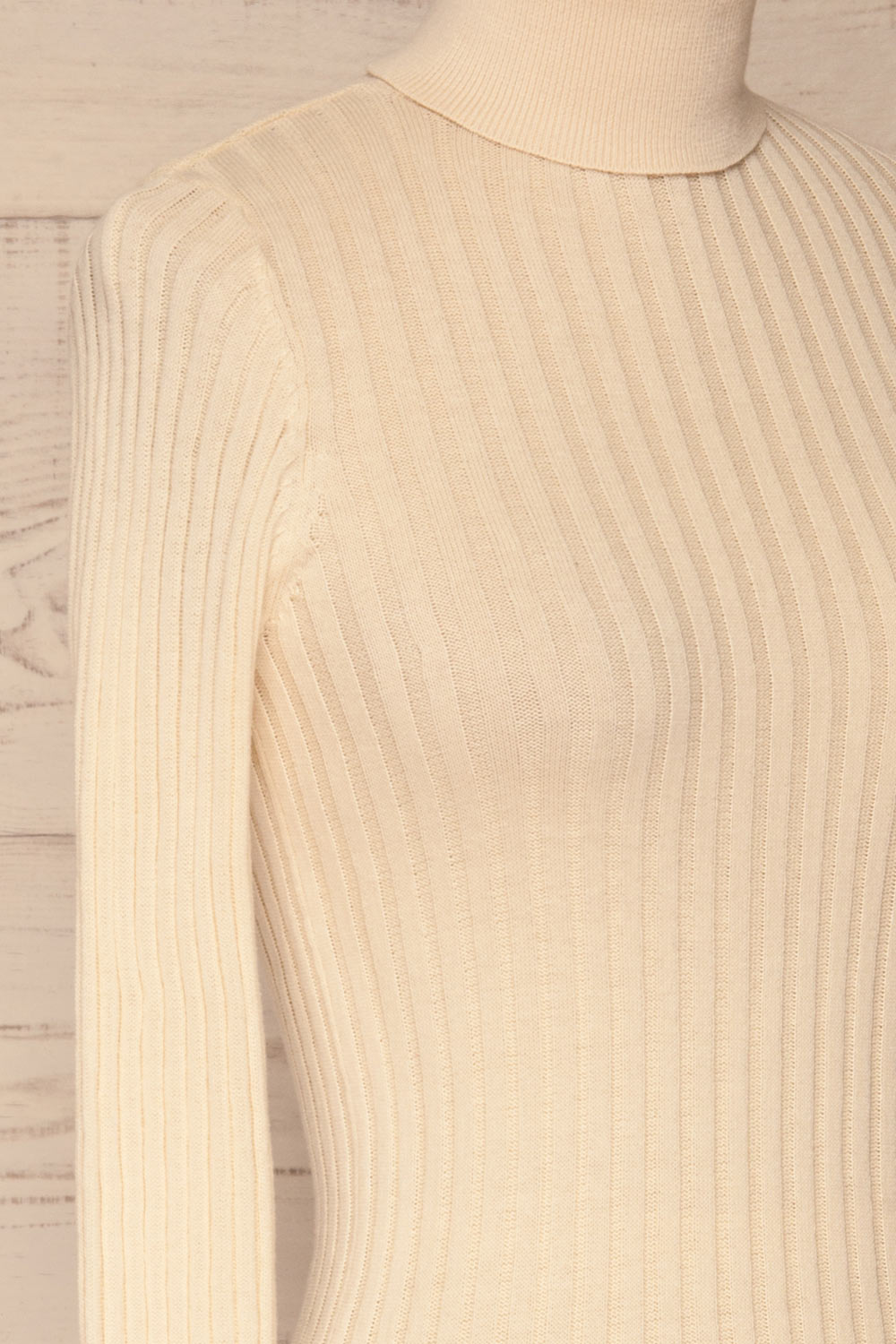 Tomsk Cream Turtleneck Top | Haut | La Petite Garçonne side close-up