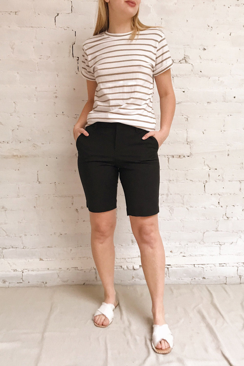 Eidbu Taupe White T-Shirt w/ Stripes | La petite garçonne model look