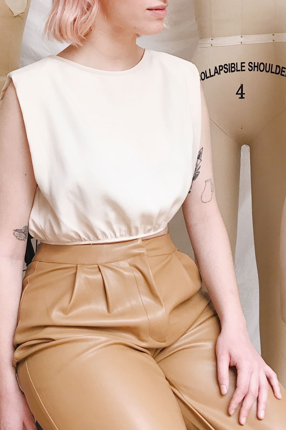 Leon Cream Shoulder Padded Crop Top | La petite garçonne model