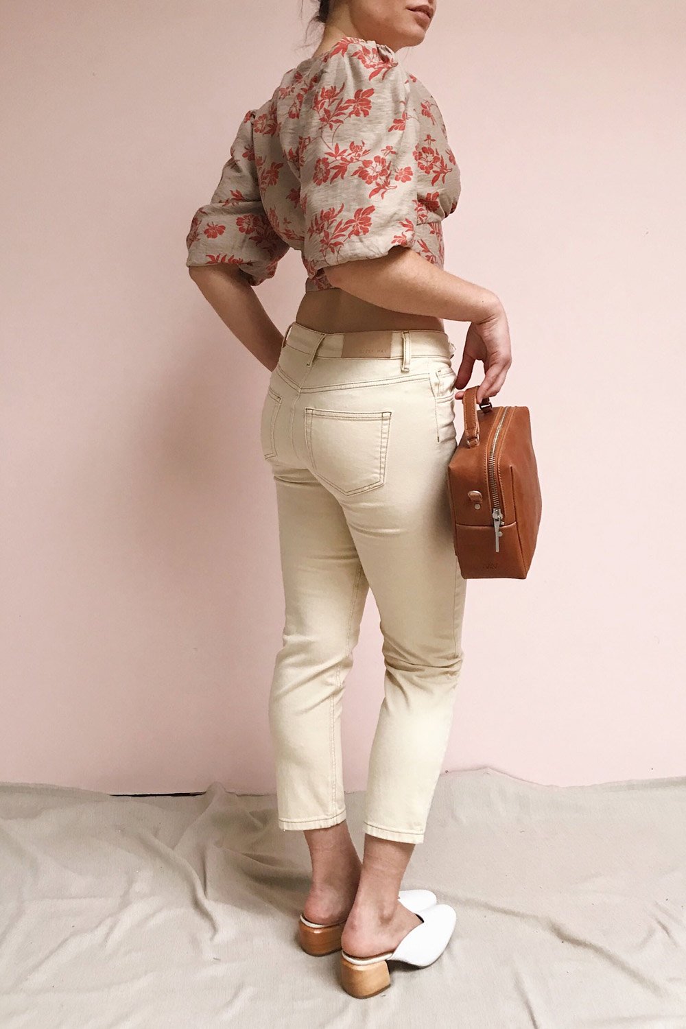 Podgorica Beige High-Waisted Jeans | La petite garçonne on model