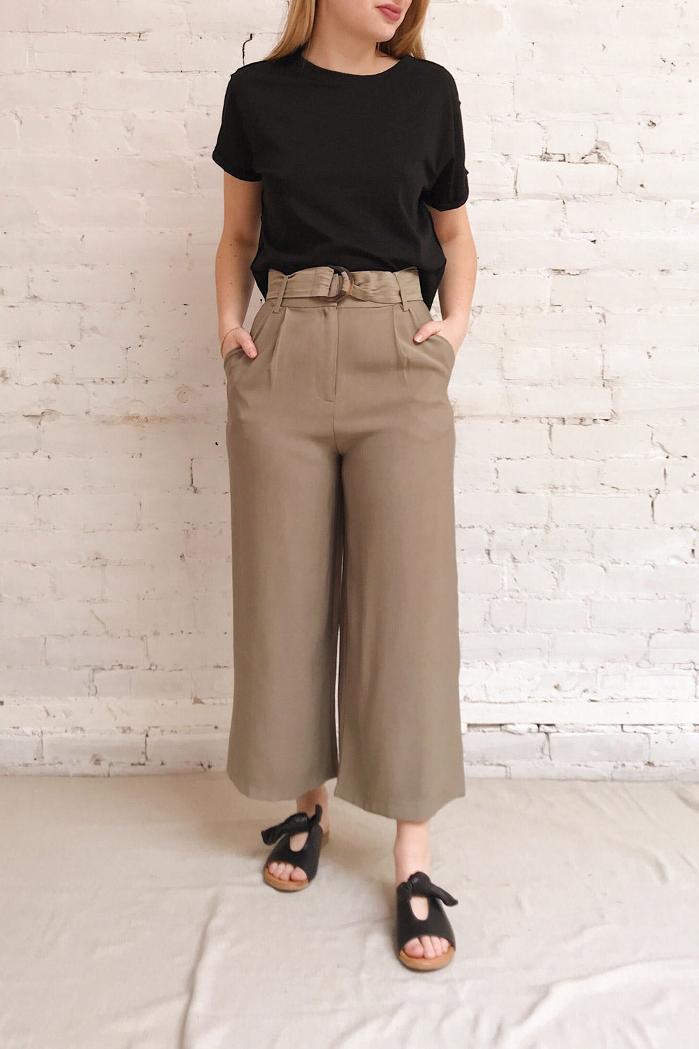 Quarreni Black Crop T-Shirt | La petite garçonne model look