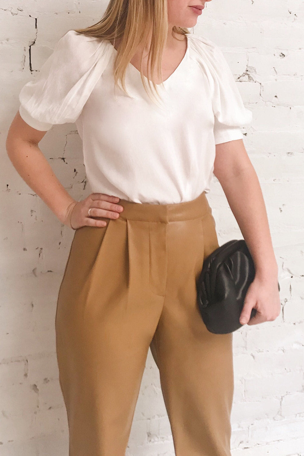 Vouzela White T-Shirt w/ Puffy Sleeves | La petite garçonne on model