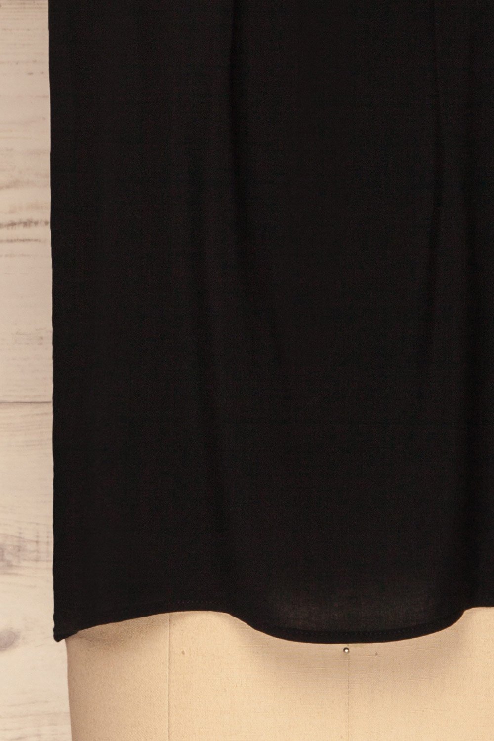 Trute Black Sleeveless Pleated Top with Keyhole | La Petite Garçonne