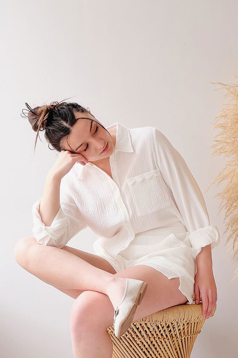 Vukovar White Oversized Button-Up Shirt w/ Pocket | La petite garçonne on modle