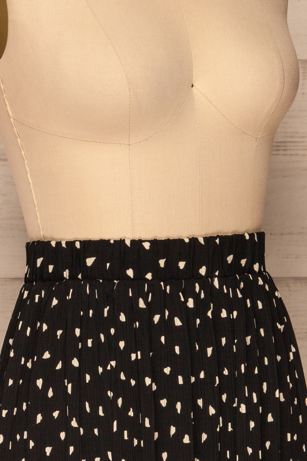 Yveline Black Pleated Midi Skirt | La petite garçonne side close up