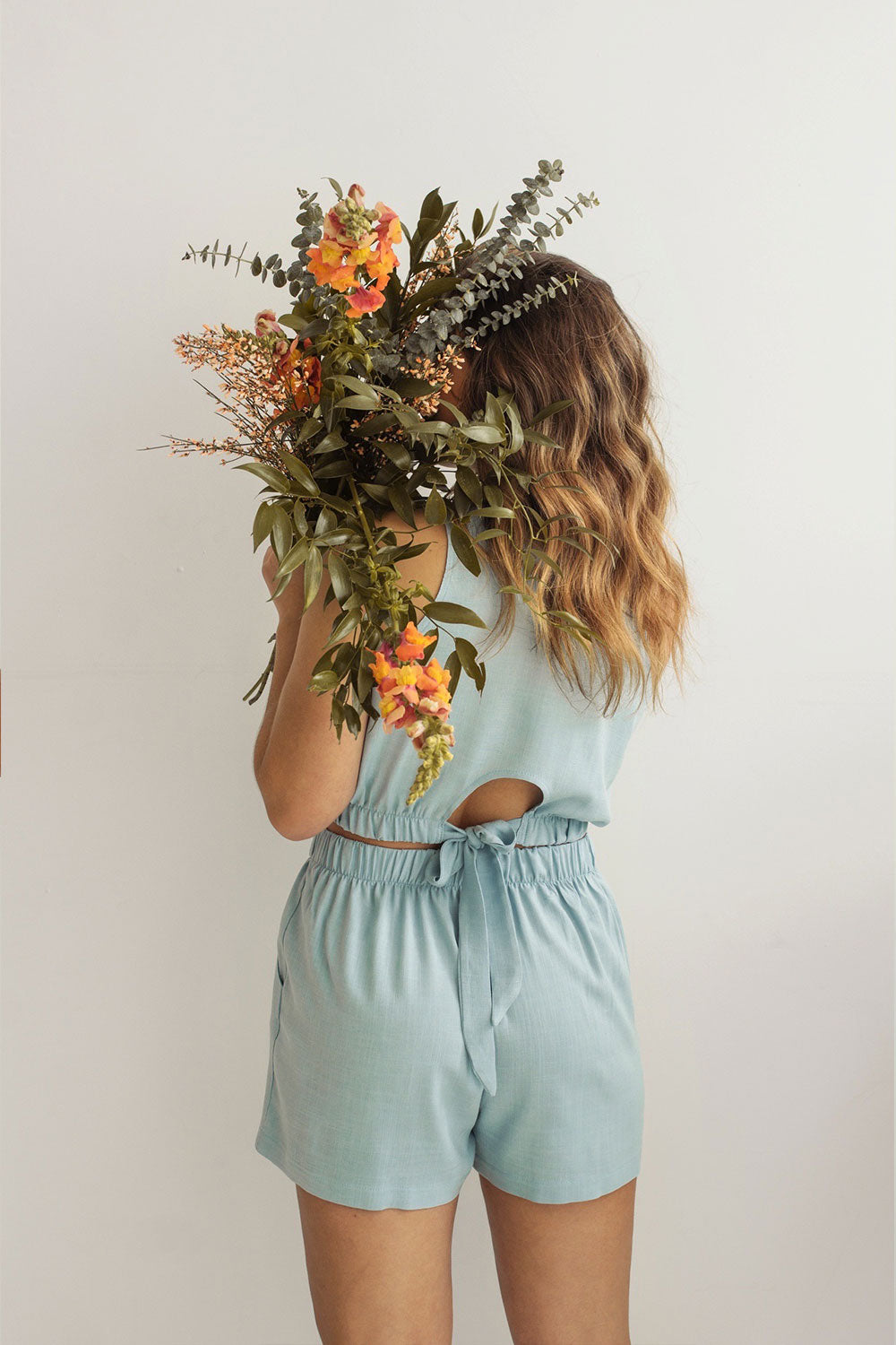 Dailystory Rylee Blue | Cropped Tank Top w/ Back Bow photoshoot