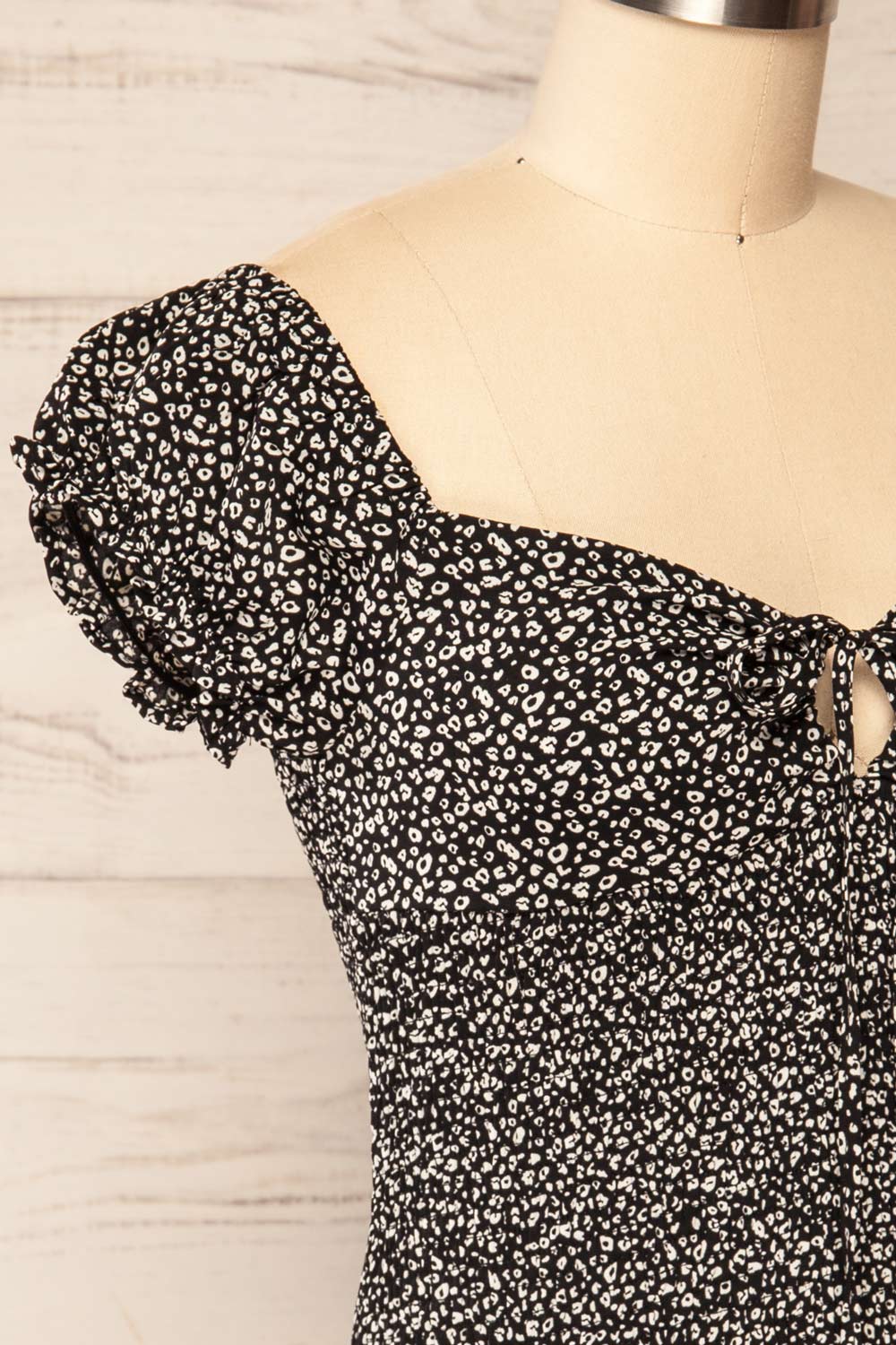 Acyra Fitted Black & White Short Dress | La petite garçonne side close up