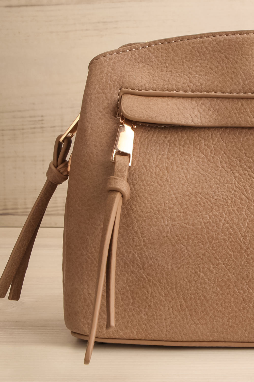 Adenon Taupe Sac à Main à Bandoulière | La Petite Garçonne front close-up