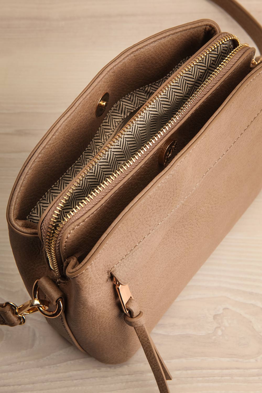 Adenon Taupe Sac à Main à Bandoulière | La Petite Garçonne inside view