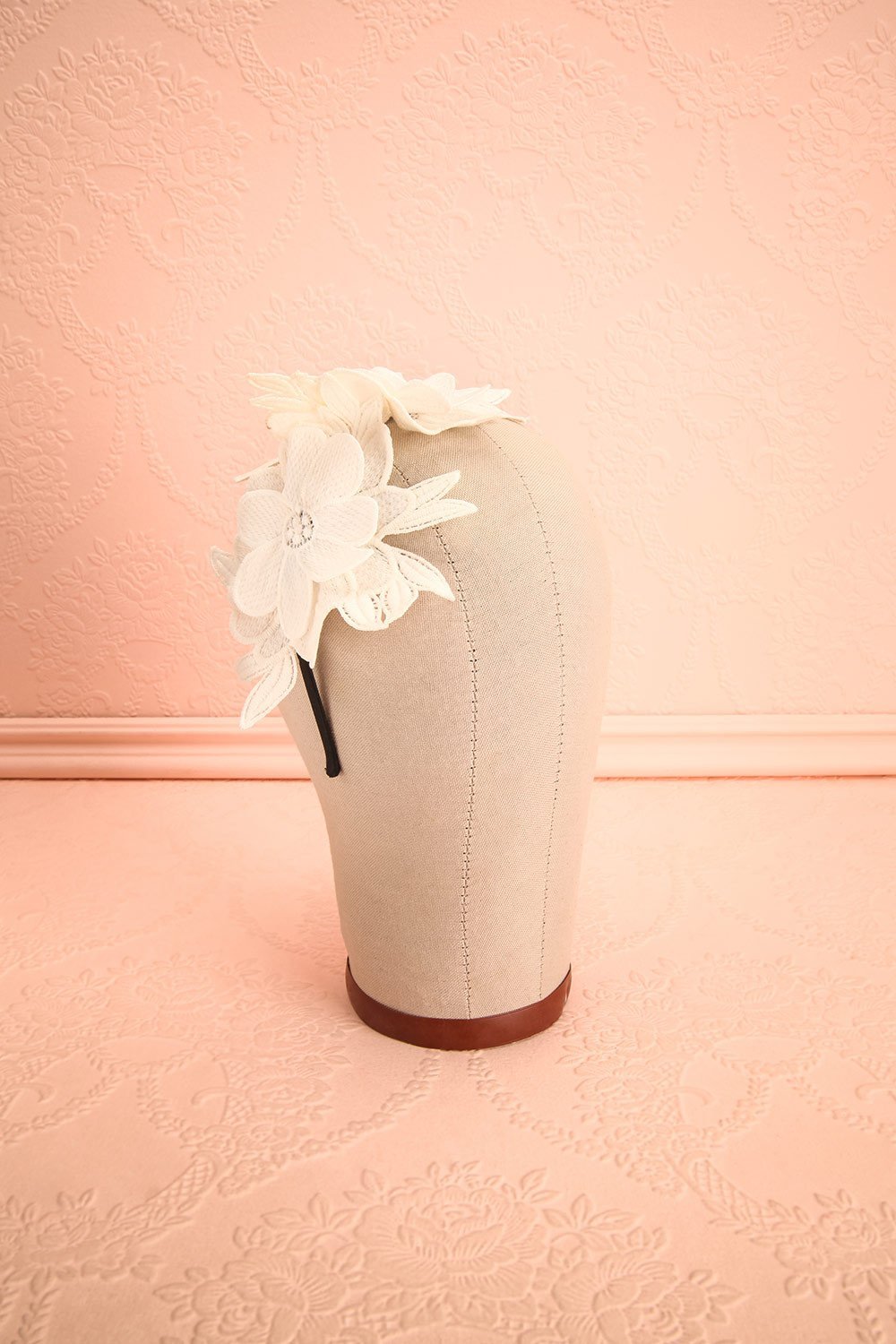 Aechméa - White mesh and embroideries Ophelie Hats headband 1