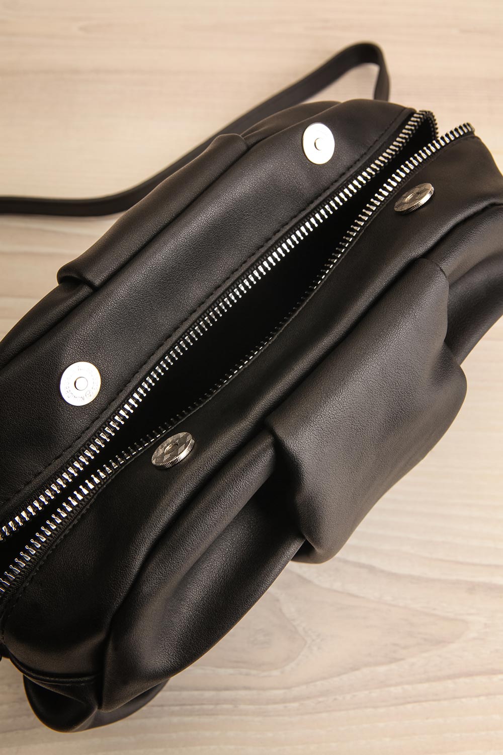 Ahuimanu Pleated Handbag | La petite garçonne inside close-up