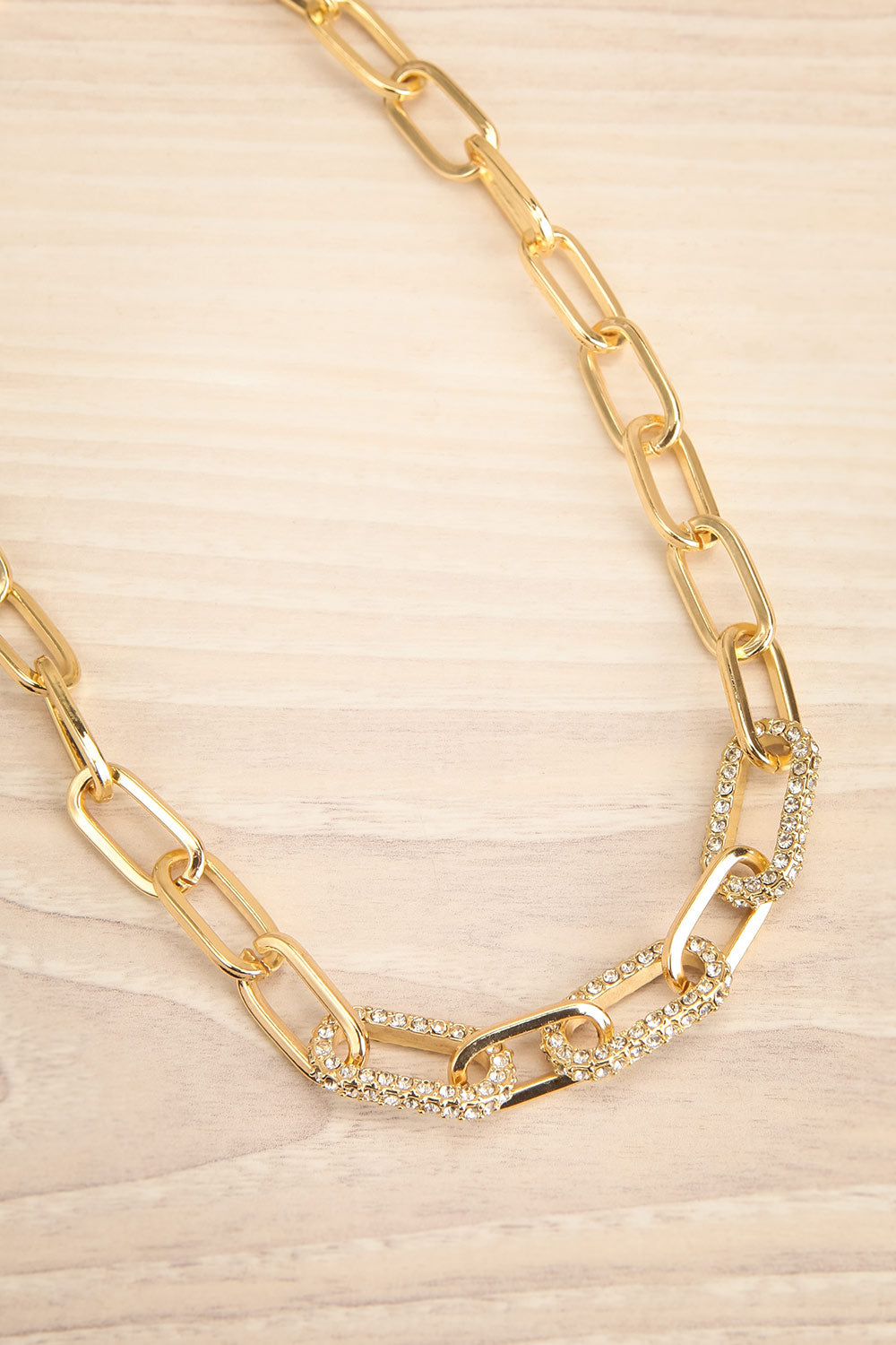 Alcoy Golden Oval Chain Necklace | La petite garçonne flat view