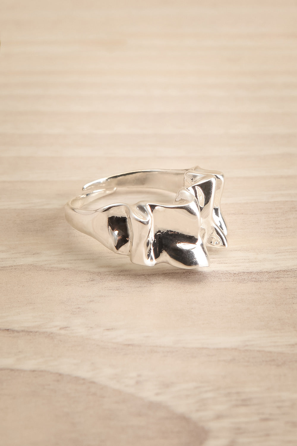 Alimoor Silver Wavy Ring | La petite garçonne side view