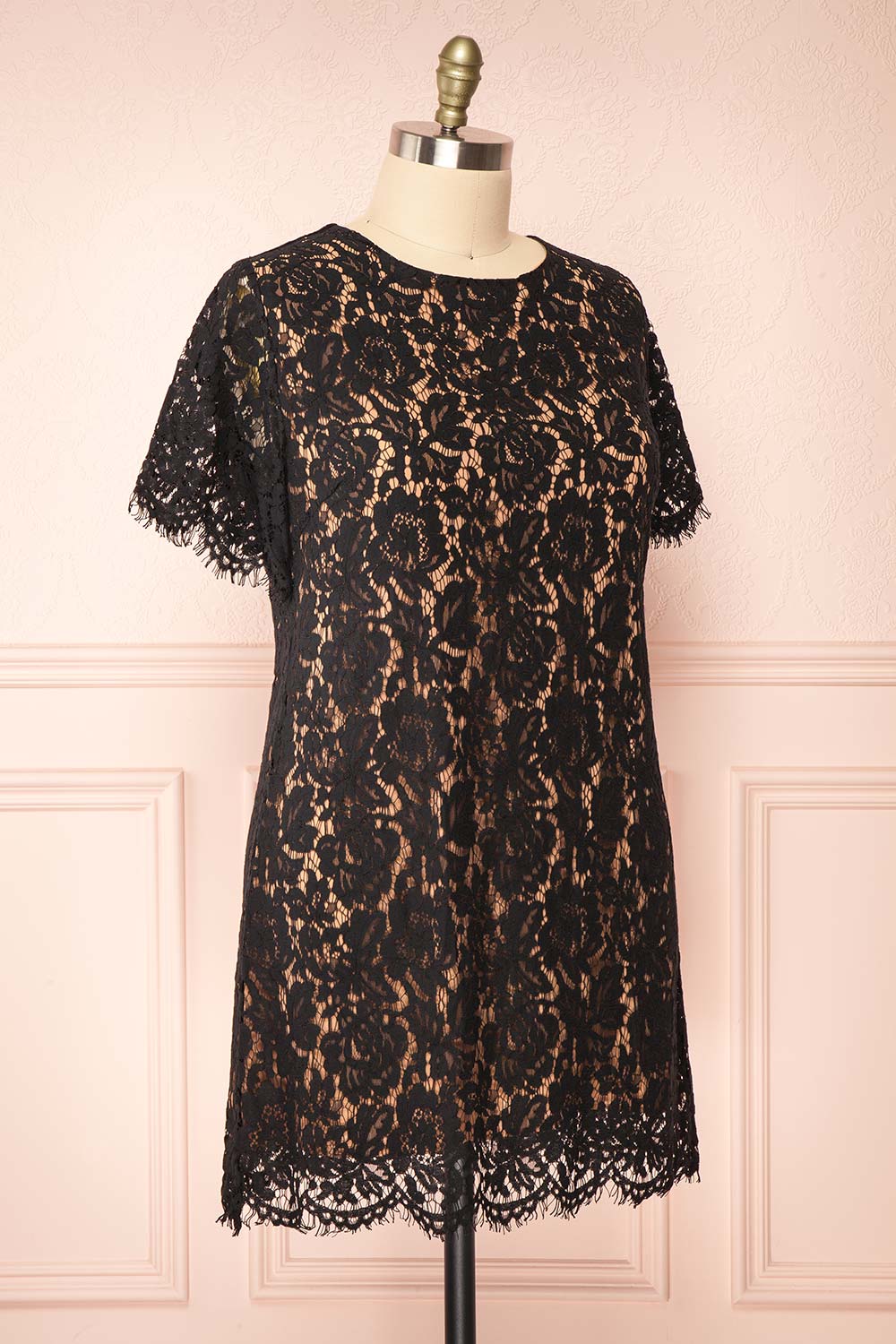 Apama Noir | Robe Courte en Dentelle Fleurie