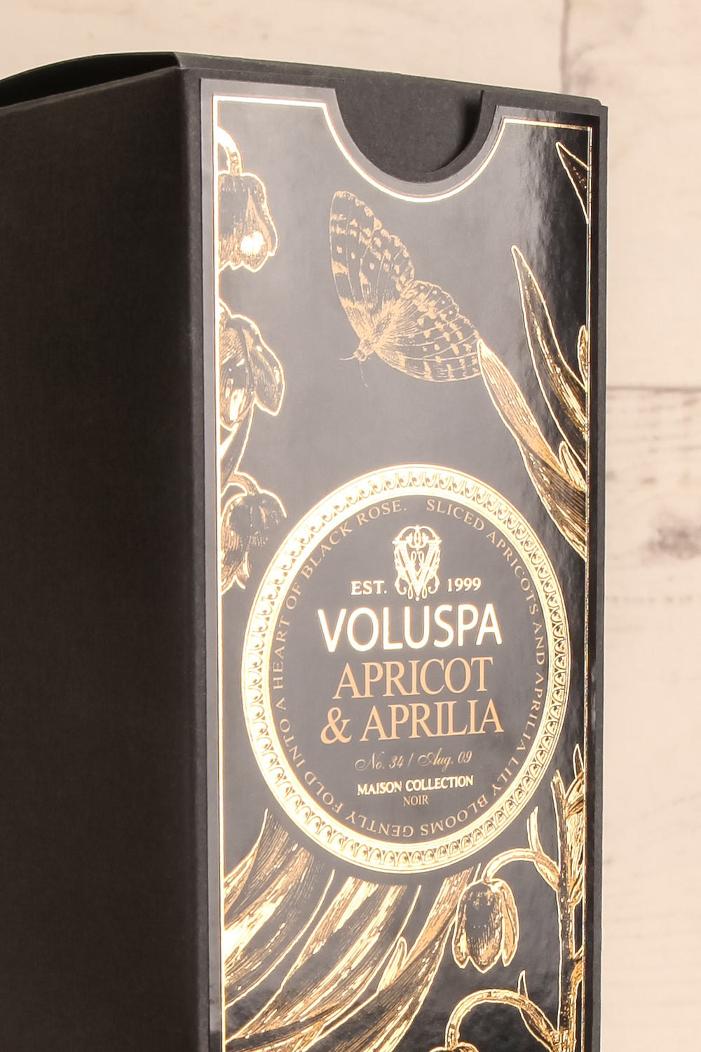 Home Diffuser Apricot & Aprilia | La petite garçonne box close-up