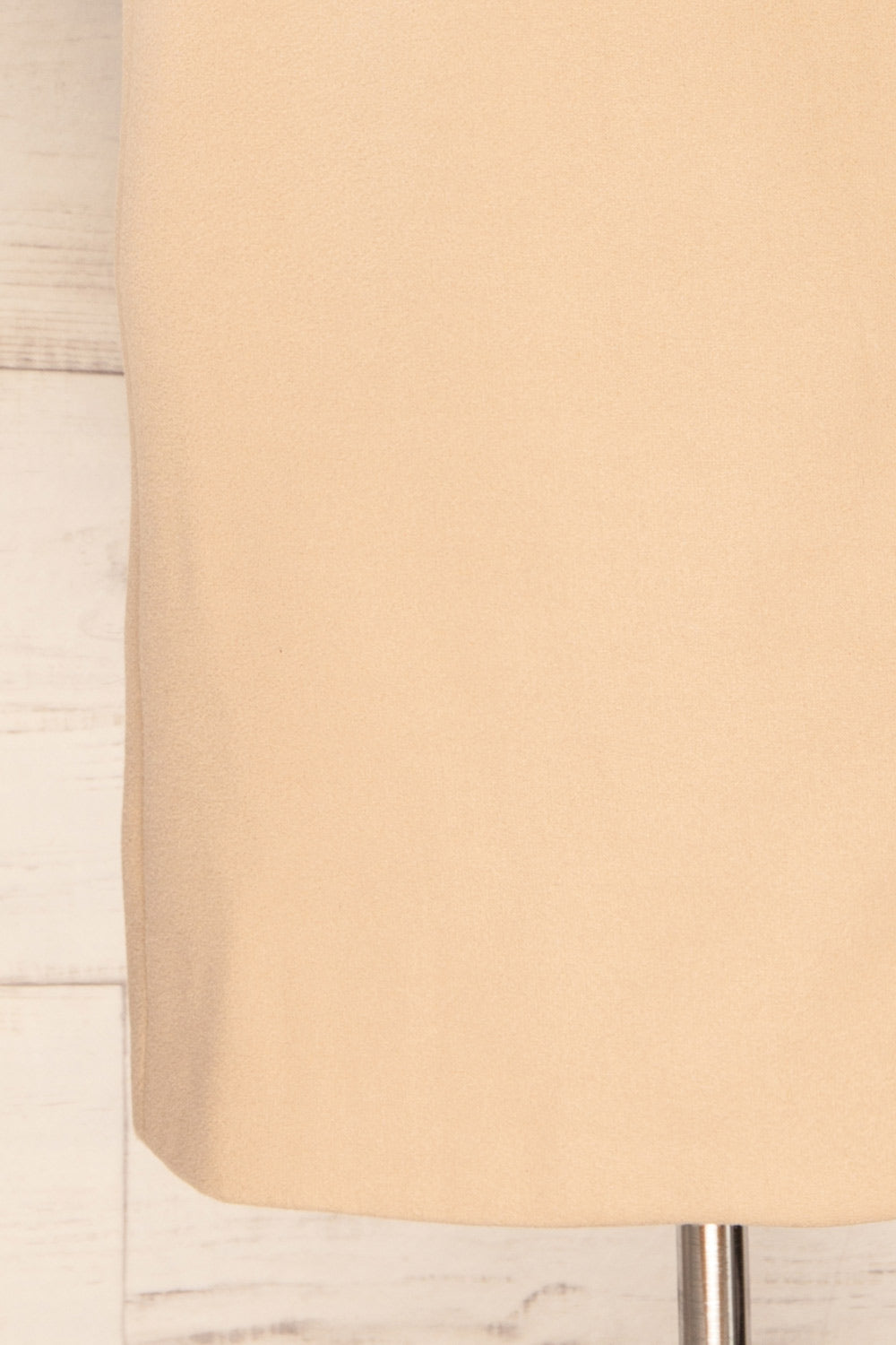 Argenteuil Long Buttonned Trench Coat | La petite garçonne bottom close-up