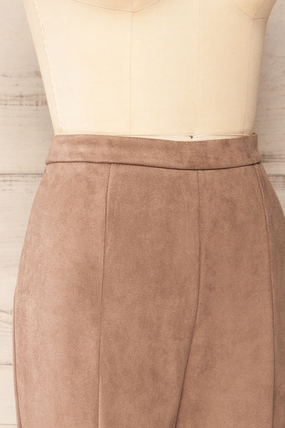 Assieni Taupe Straight Leg Pants | La petite garçonne side close-up