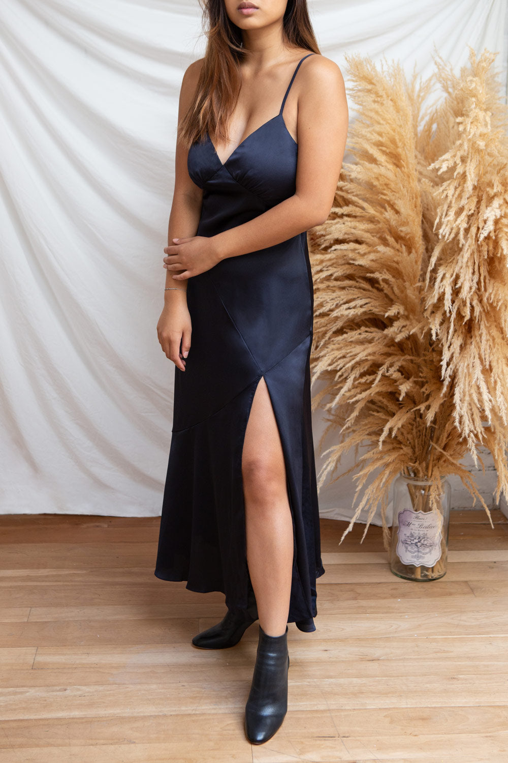 Athy Navy V-Neck Midi Satin Dress | La petite garçonne model