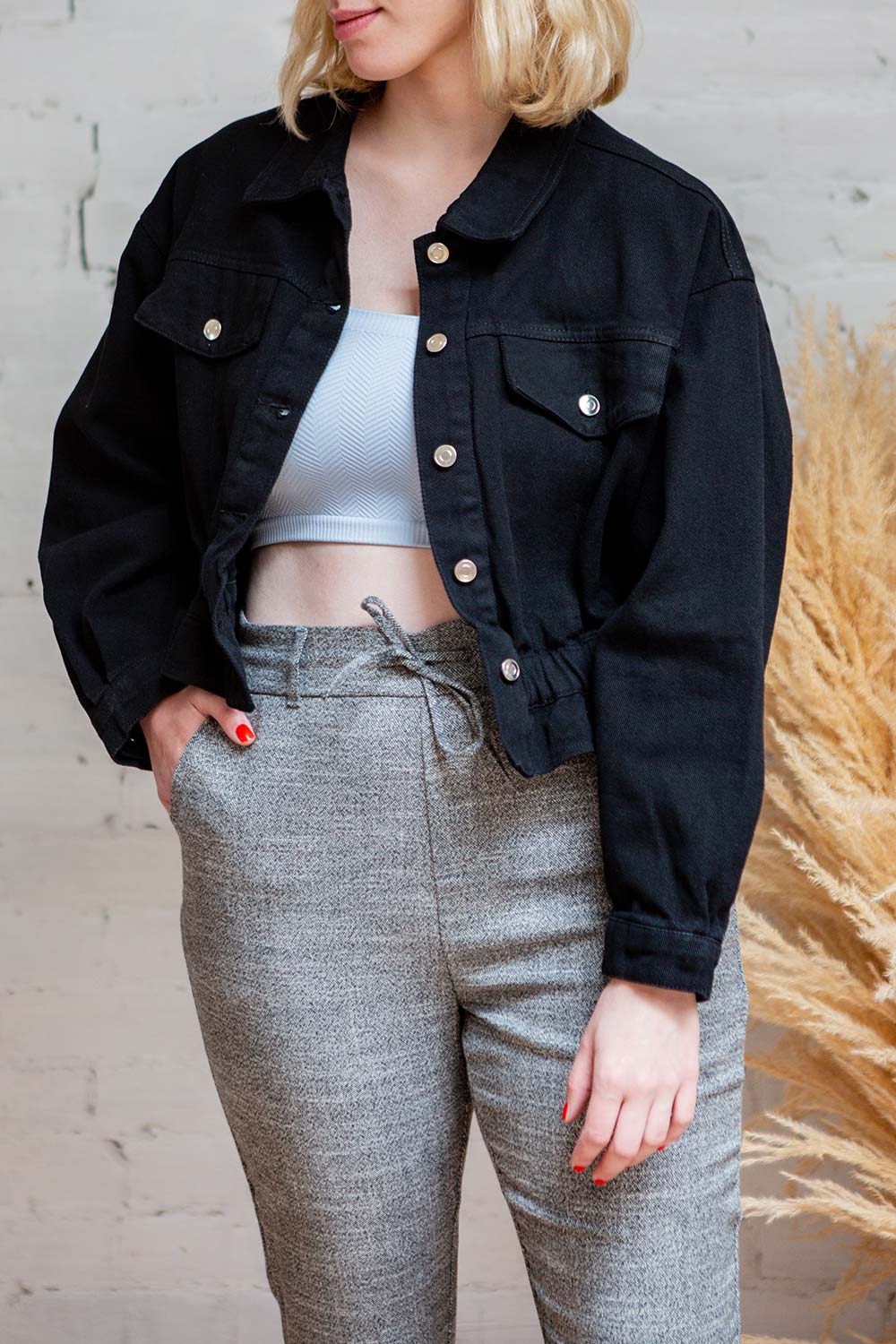 Luokta Black Cropped Jean Jacket | La petite garçonne on model
