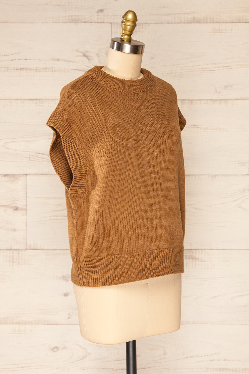 Baek Camel Sleeveless Knit Vest | La petite garçonne side view