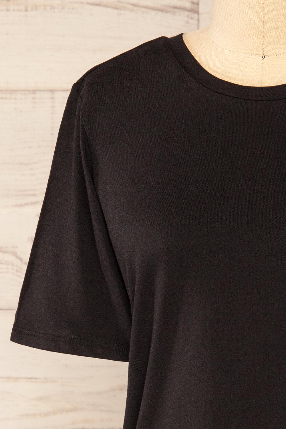 Bale White Crew Neck T-Shirt | La petite garçonne front close-up